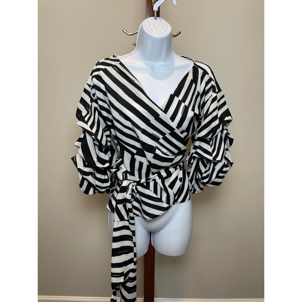 Akira Chicago Black Label Boutique White & Black Wrap Top Size S Puff Sleeves